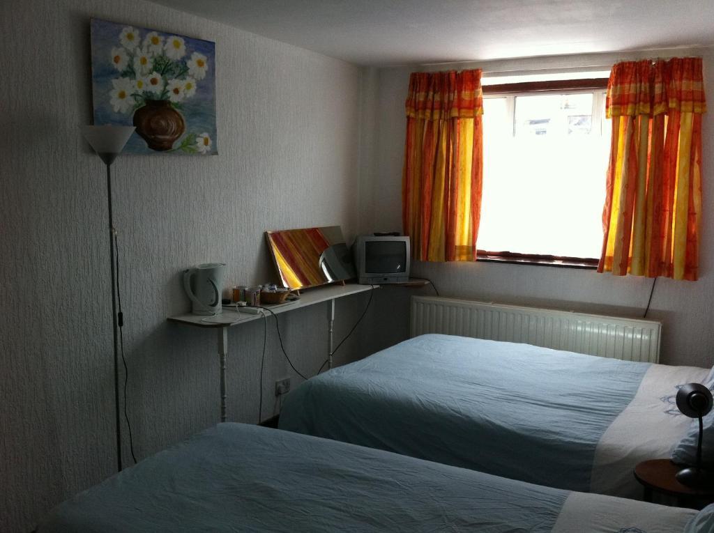 Wanstead Hotel London Room photo