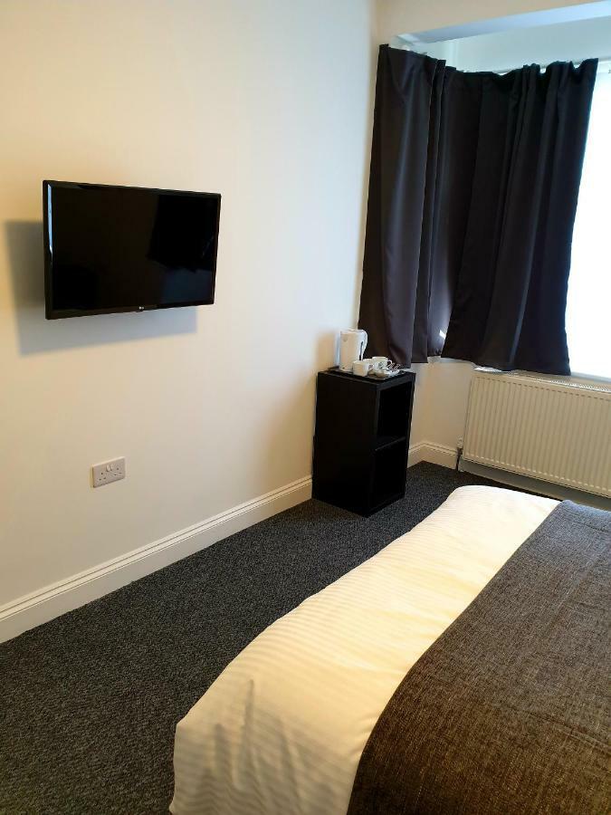 Wanstead Hotel London Exterior photo